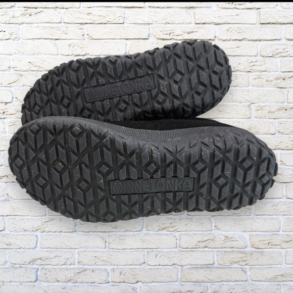 NWT Minnetonka Black Suede Boots size 7 - Picture 4 of 6